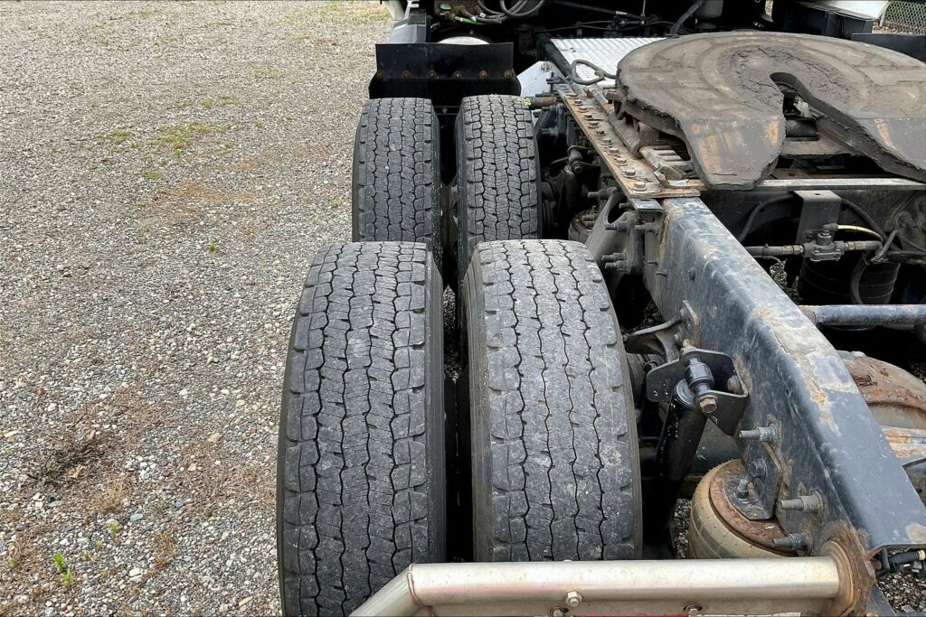 2021 CUM LT625 6×4 Sleeper