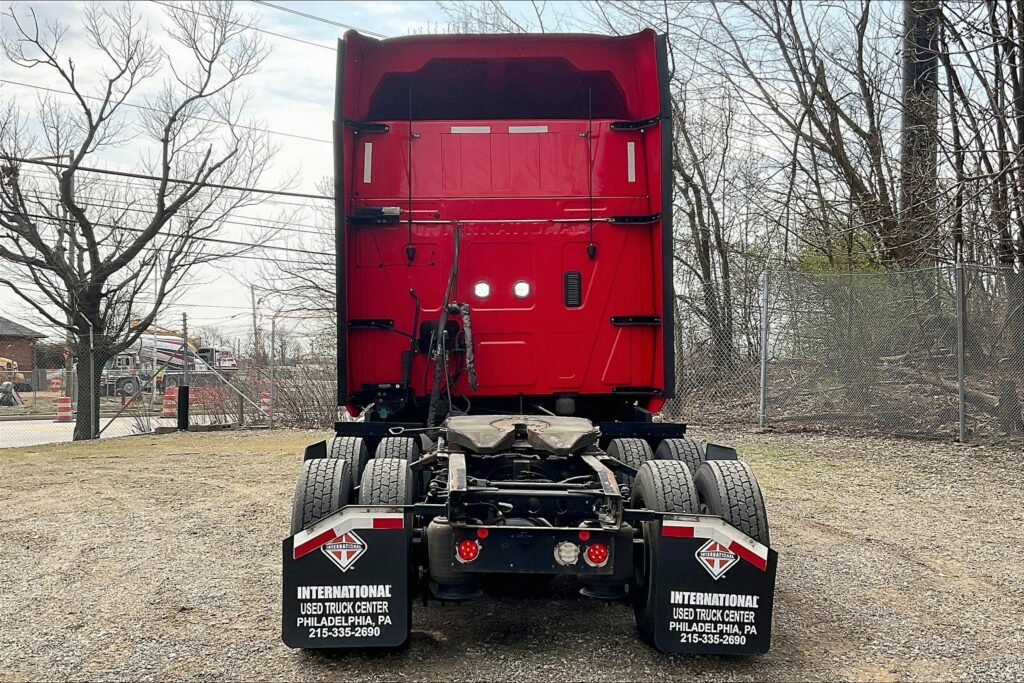 2021 CUM LT625 6×4 Sleeper