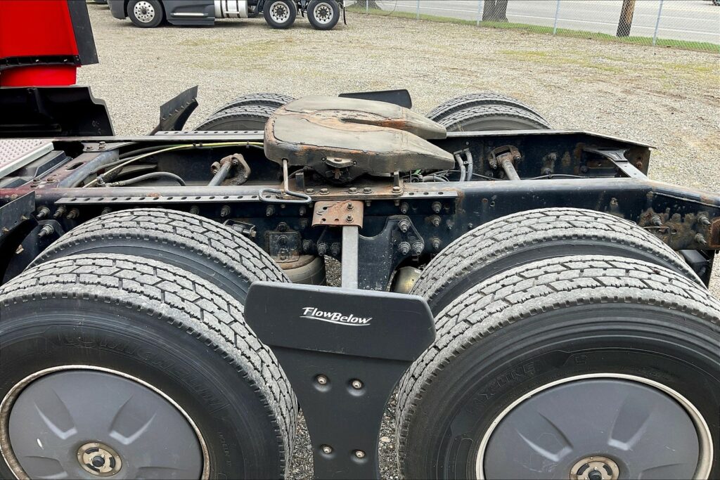 2021 CUM LT625 6×4 Sleeper