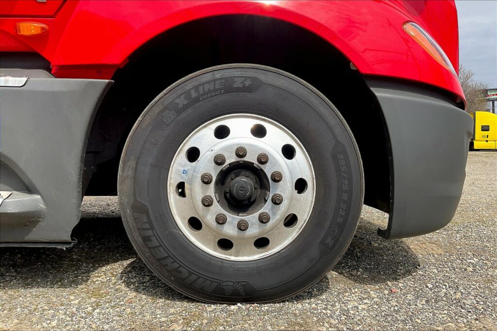 2021 CUM LT625 6×4 Sleeper