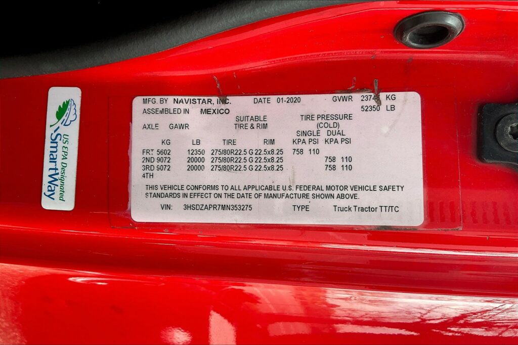 2021 CUM LT625 6×4 Sleeper