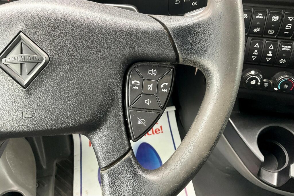 2021 CUM LT625 6×4 Sleeper