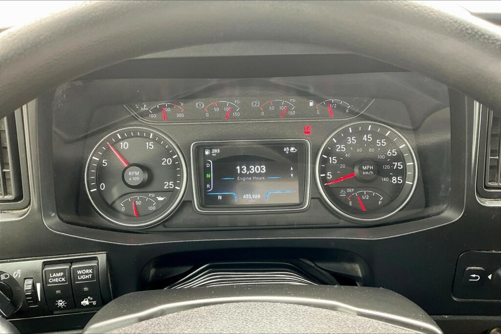 2021 CUM LT625 6×4 Sleeper