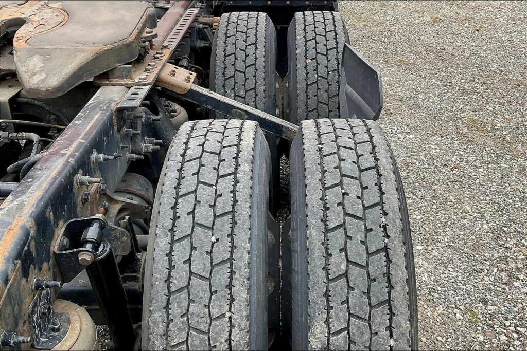 2021 CUM LT625 6×4 Sleeper