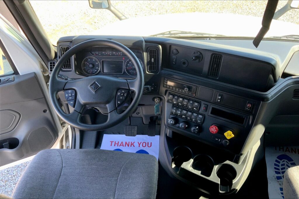 2022 CUM LT625 6×4 Sleeper