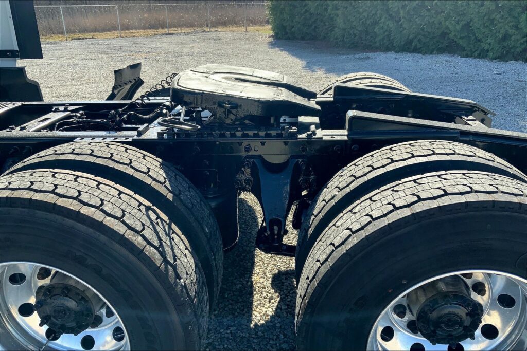 2022 CUM LT625 6×4 Sleeper