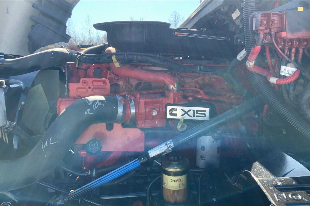 2022 CUM LT625 6×4 Sleeper