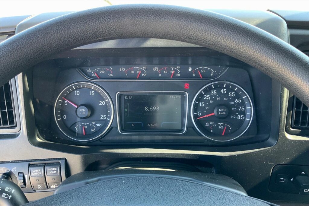 2022 CUM LT625 6×4 Sleeper