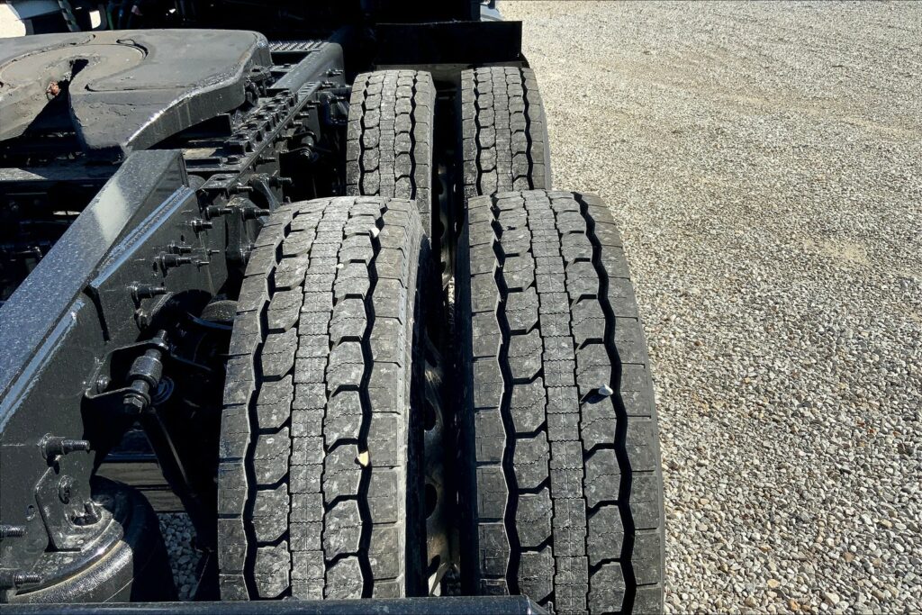 2022 CUM LT625 6×4 Sleeper