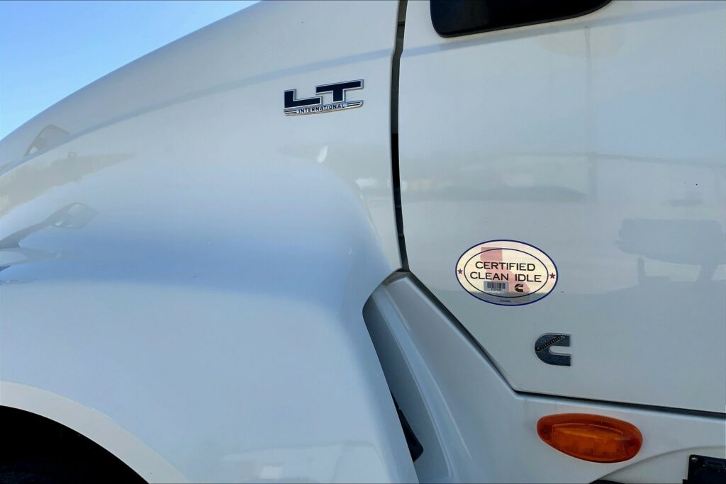 2022 CUM LT625 6×4 Sleeper