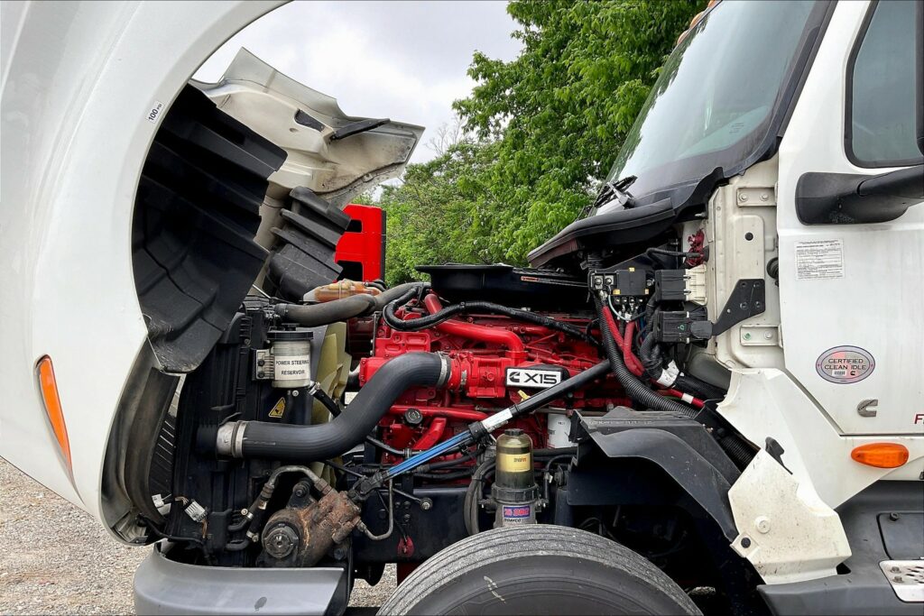 2021 CUM LT625 6×4 Sleeper