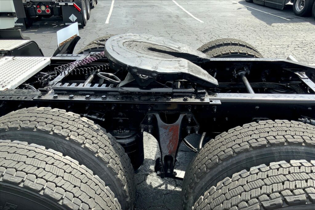 2021 CUM LT625 6×4 Sleeper