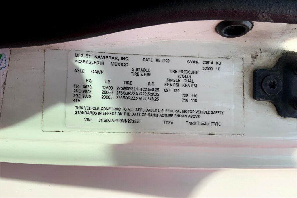 2021 CUM LT625 6×4 Sleeper