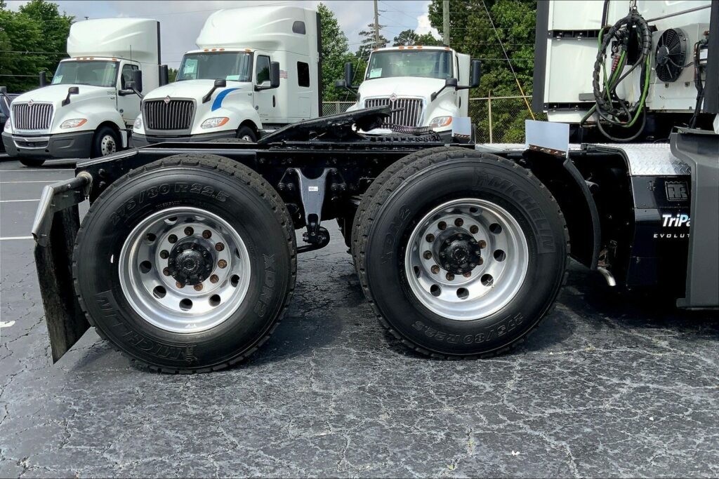 2021 CUM LT625 6×4 Sleeper