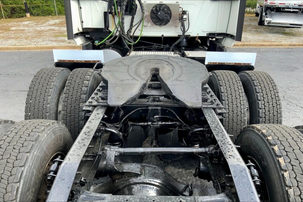 2021 CUM LT625 6×4 Sleeper