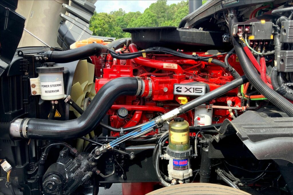 2021 CUM LT625 6×4 Sleeper