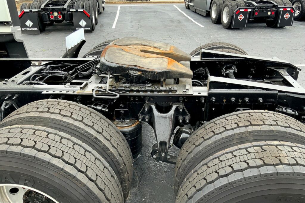 2021 CUM LT625 6×4 Sleeper