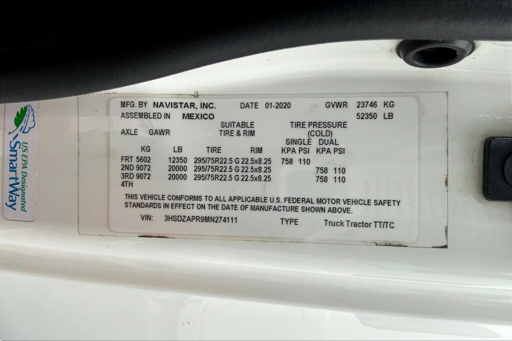 2021 CUM LT625 6×4 Sleeper