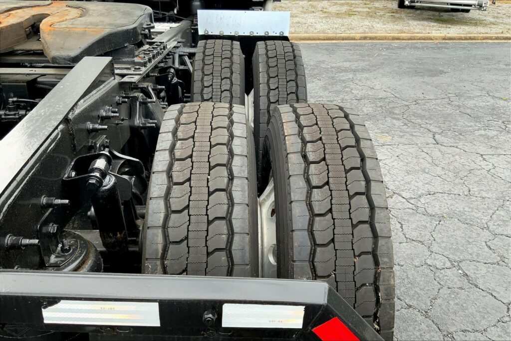 2021 CUM LT625 6×4 Sleeper