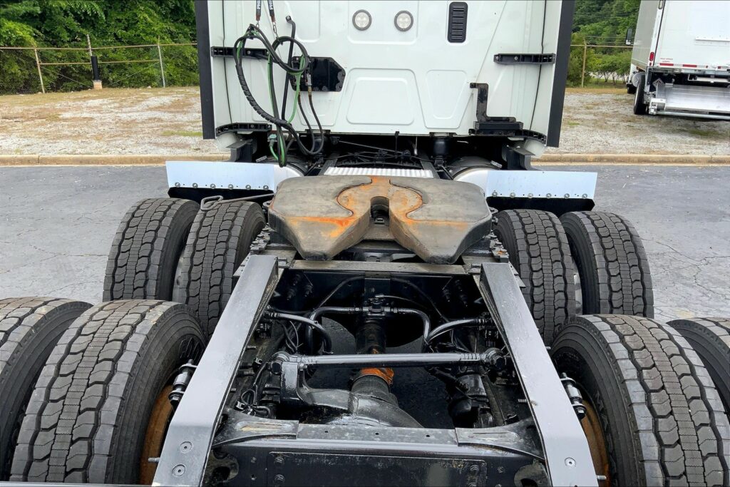 2021 CUM LT625 6×4 Sleeper