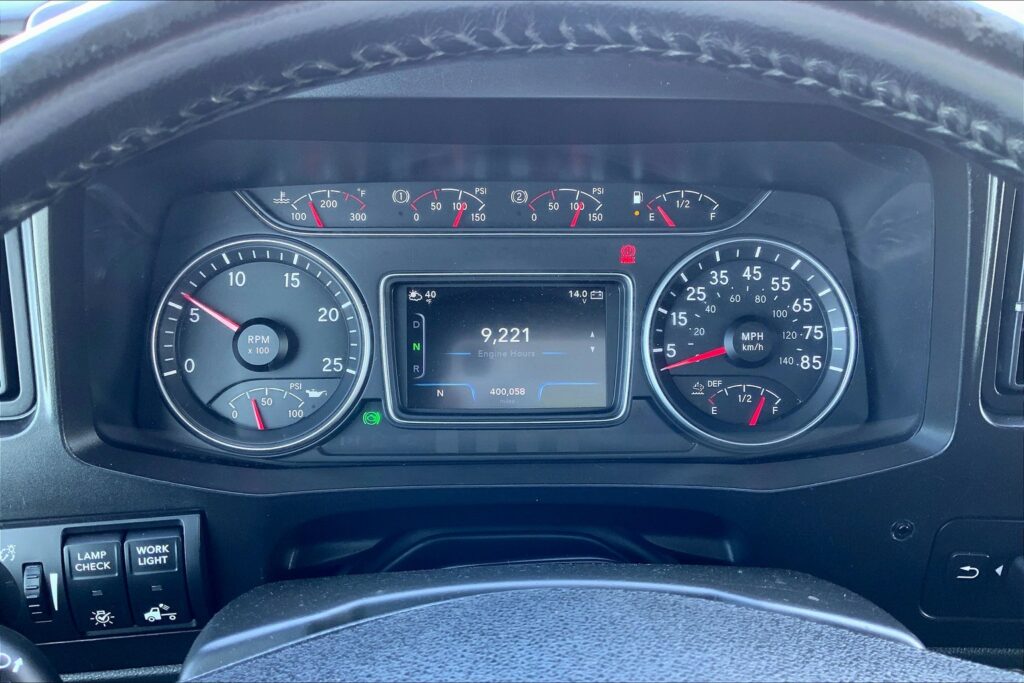 2021 CUM LT625 6×4 Sleeper