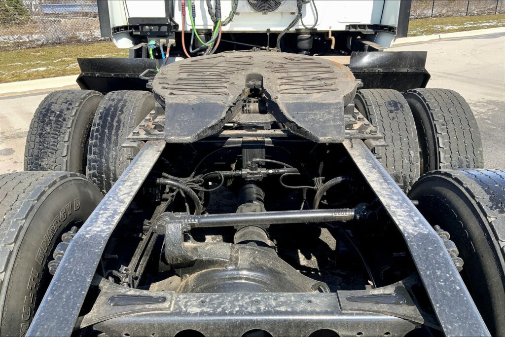 2021 CUM LT625 6×4 Sleeper