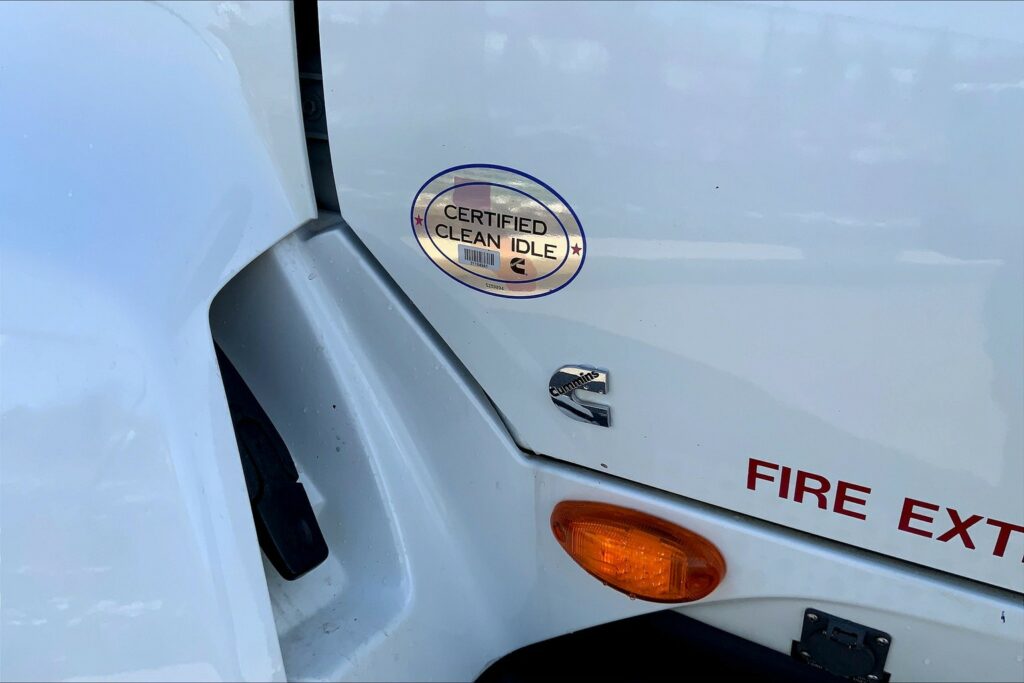 2021 CUM LT625 6×4 Sleeper