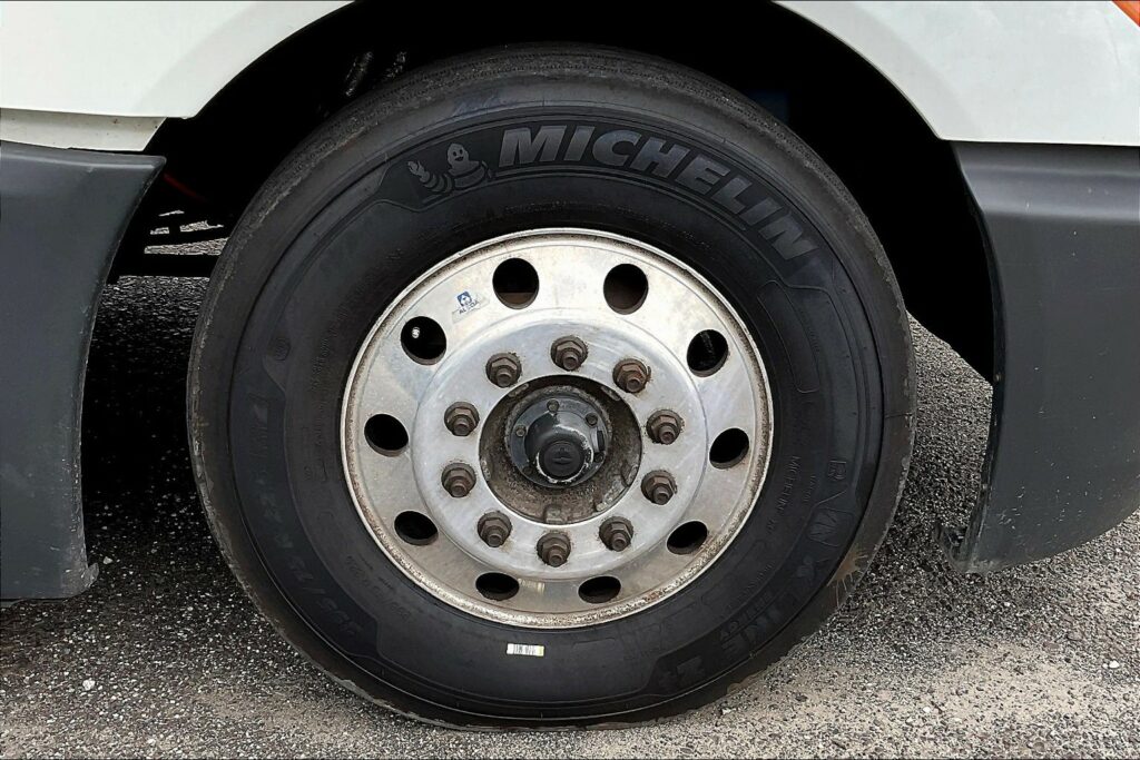 2021 CUM LT625 6×4 Sleeper