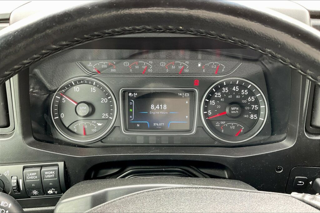 2021 CUM LT625 6×4 Sleeper