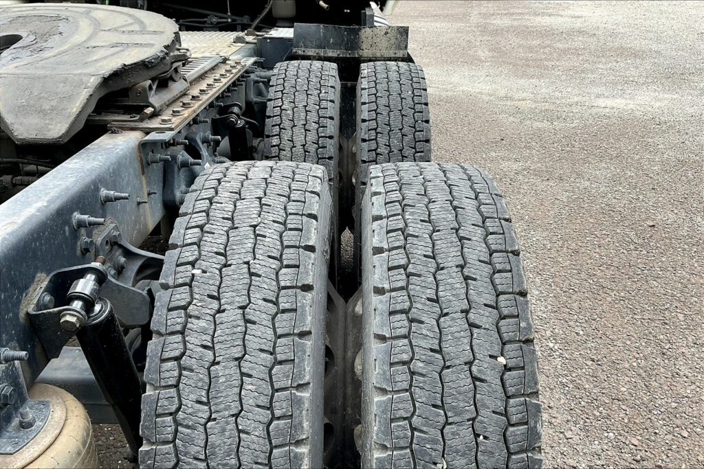 2021 CUM LT625 6×4 Sleeper