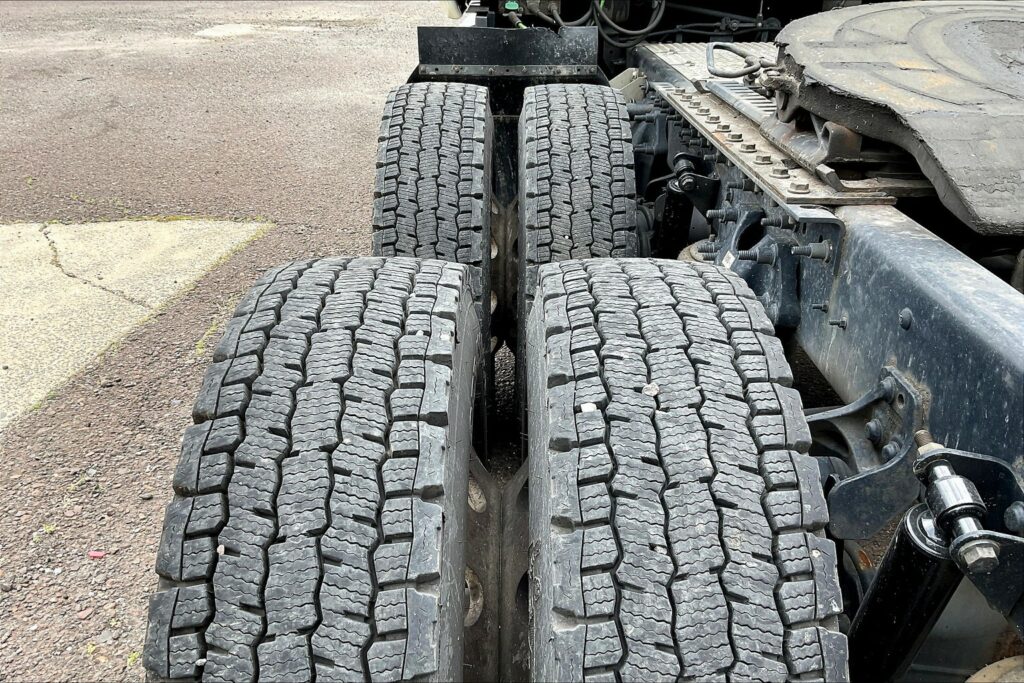 2021 CUM LT625 6×4 Sleeper