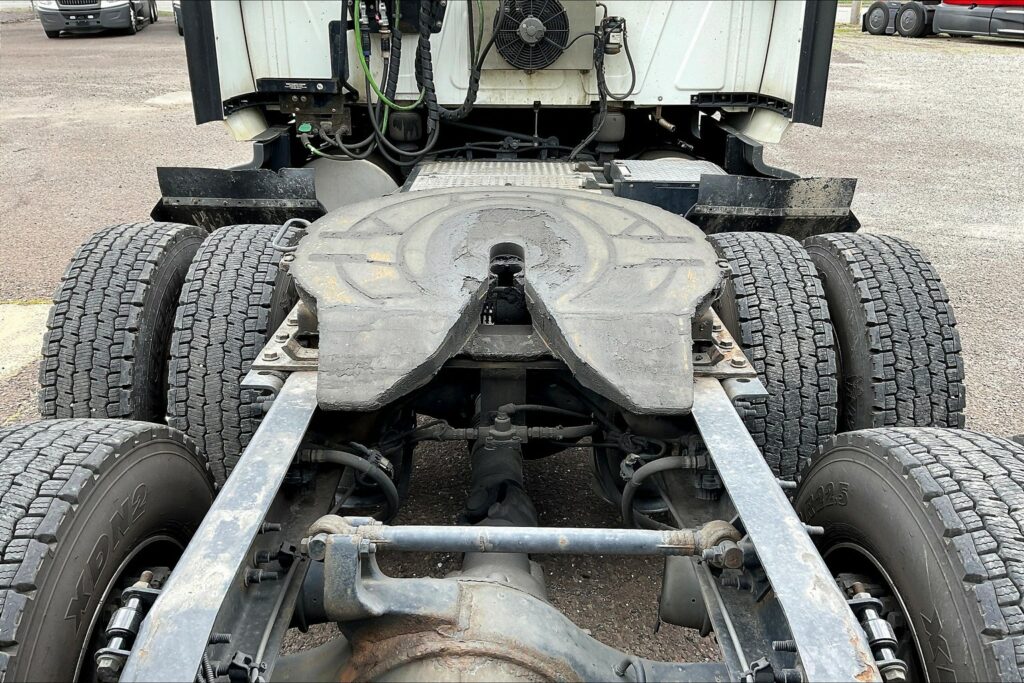 2021 CUM LT625 6×4 Sleeper