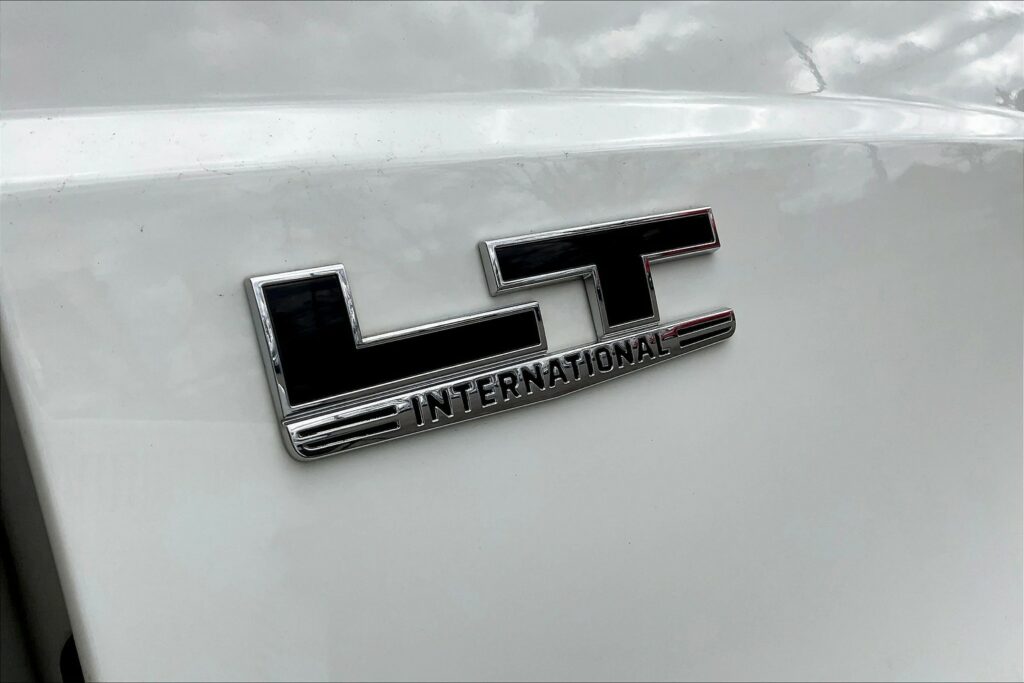 2021 CUM LT625 6×4 Sleeper