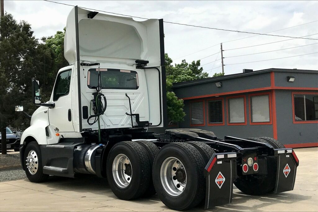 2021 CUM LT625 6×4 Day Cab