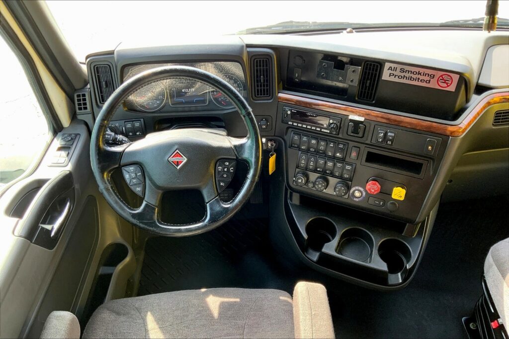 2021 CUM LT625 6×4 Sleeper