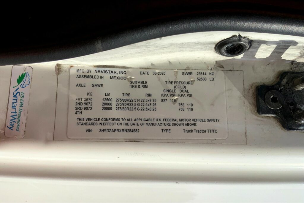 2021 CUM LT625 6×4 Sleeper