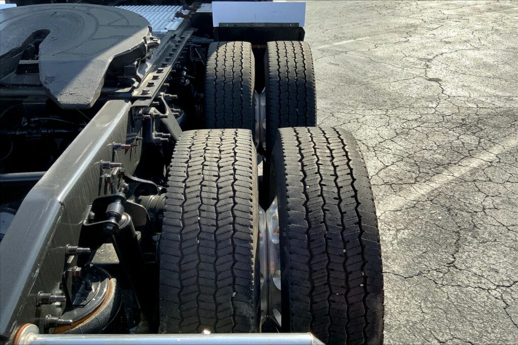 2021 CUM LT625 6×4 Sleeper