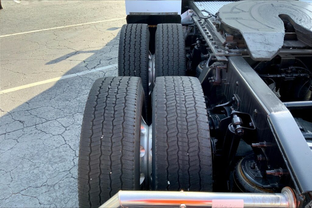 2021 CUM LT625 6×4 Sleeper