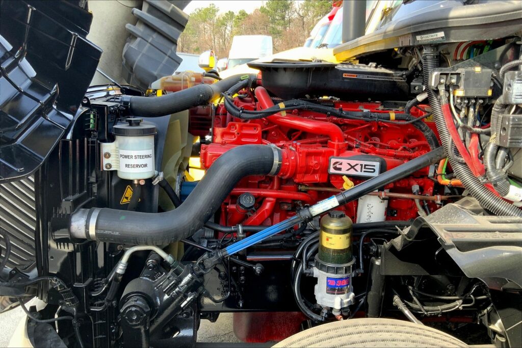 2021 CUM LT625 6×4 Sleeper