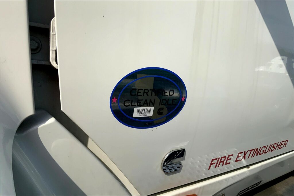 2021 CUM LT625 6×4 Sleeper