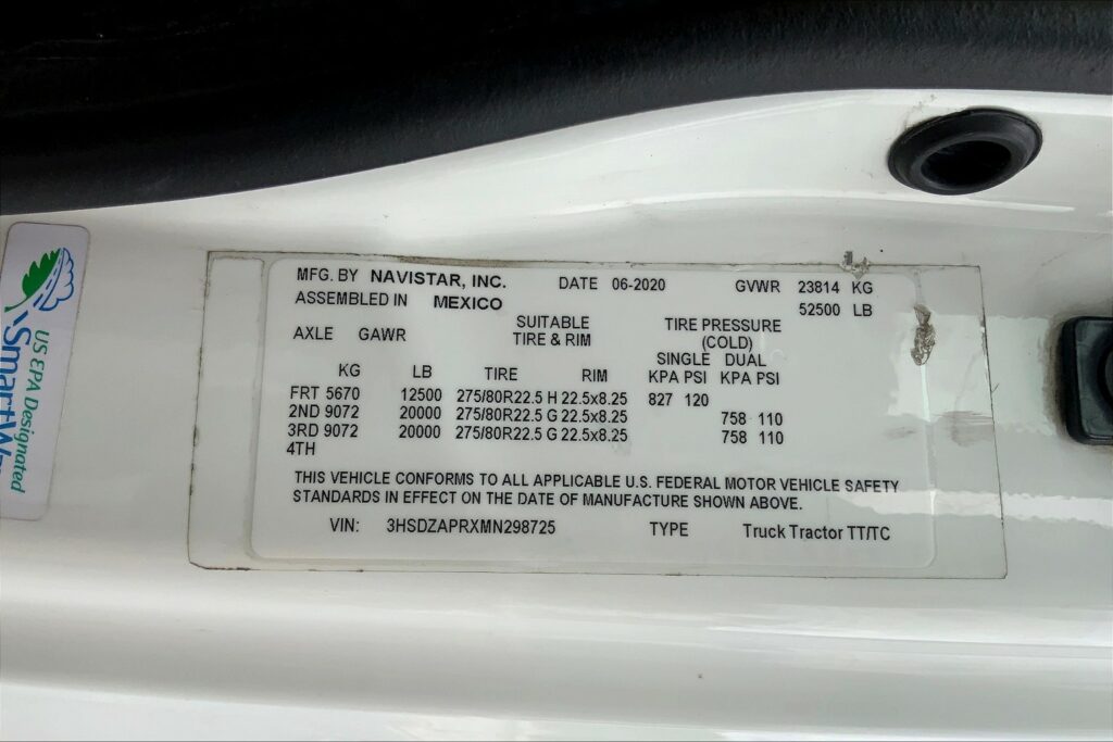 2021 CUM LT625 6×4 Sleeper