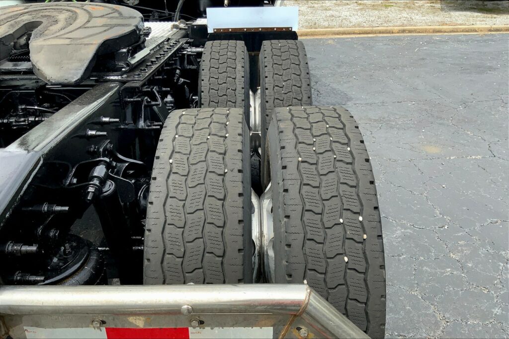 2021 CUM LT625 6×4 Sleeper