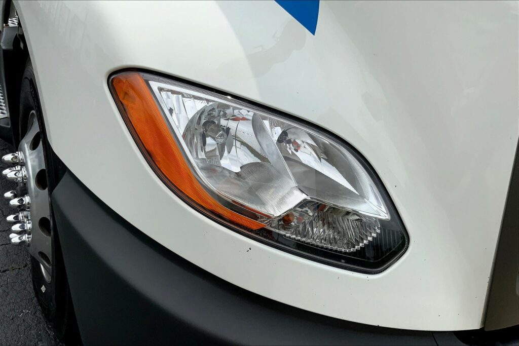 2021 CUM LT625 6×4 Sleeper