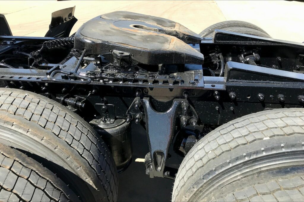 2021 CUM LT625 6×4 Sleeper