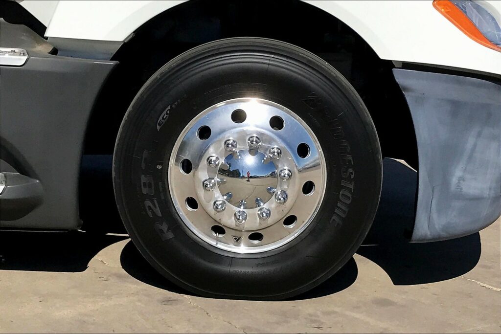 2021 CUM LT625 6×4 Sleeper