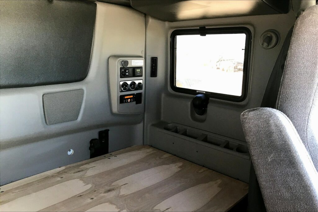 2021 CUM LT625 6×4 Sleeper