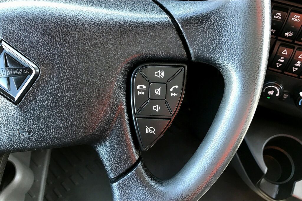 2021 CUM LT625 6×4 Sleeper