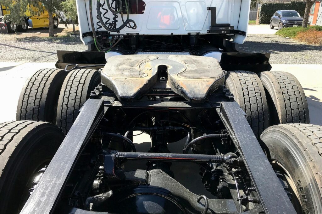 2021 CUM LT625 6×4 Sleeper