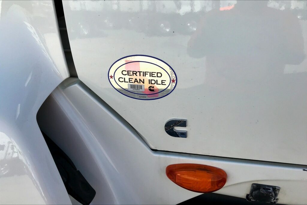 2021 CUM LT625 6×4 Sleeper