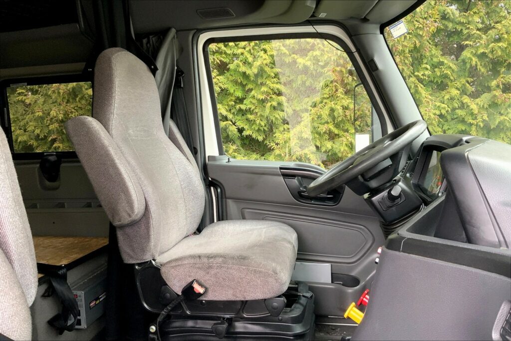 2022 CUM LT625 6×4 Sleeper